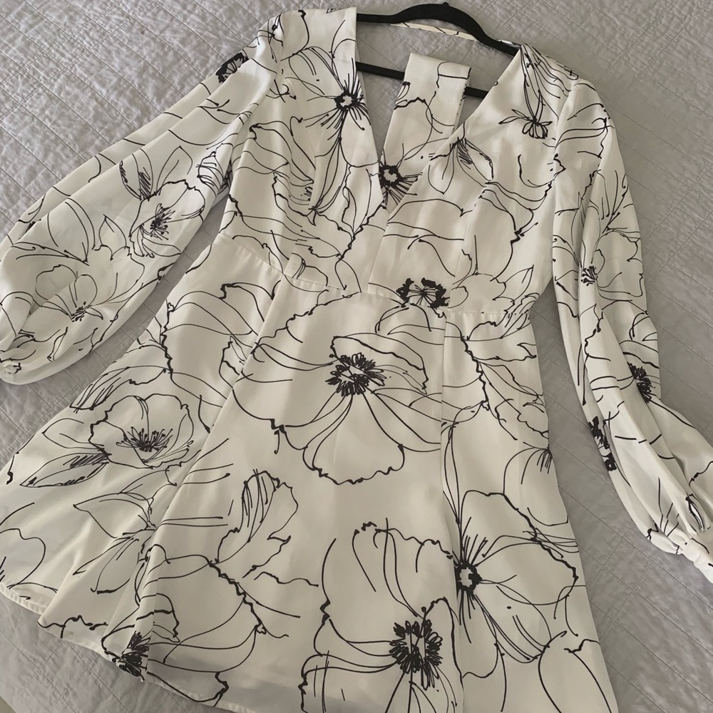 Dresses Keepsake 👌🏻size L( good for M)